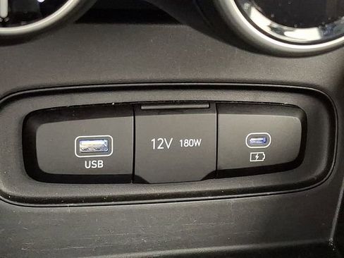 Certified 2025 Hyundai Venue SEL FWD image 32