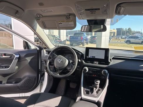 Used 2025 Toyota RAV4 XLE image 31