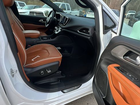 Used 2024 Chrysler Pacifica Pinnacle image 20