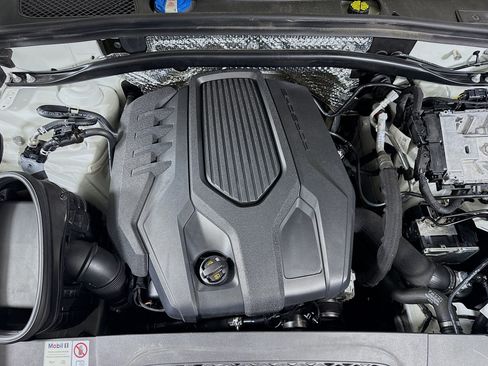 Used 2023 Porsche Macan AWD/4WD image 39