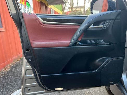 Used 2019 Lexus LX 570 4WD image 10
