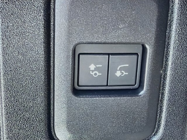 Used 2023 Land Rover Defender 110 SE AWD/4WD image 13