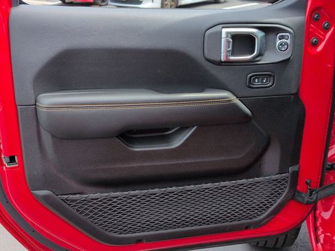 Used 2025 Jeep Wrangler Sahara w/ Safety Group image 14