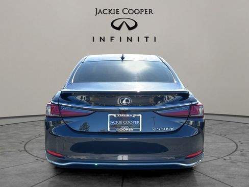 Used 2023 Lexus ES 300h w/ Premium Package image 4