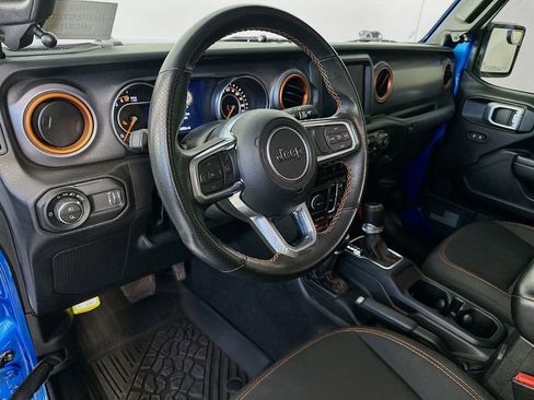 Used 2023 Jeep Gladiator Mojave AWD/4WD image 29