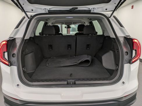 Used 2023 GMC Terrain SLE w/ Driver Convenience Package image 24