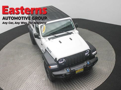 Used 2023 Jeep Wrangler Unlimited w/ Cold Weather Group AWD/4WD image 3