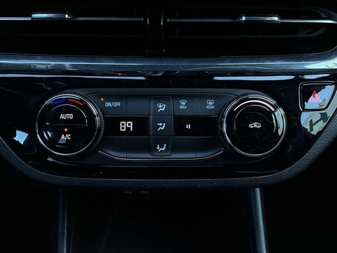 Used 2025 Buick Envista Sport Touring image 25