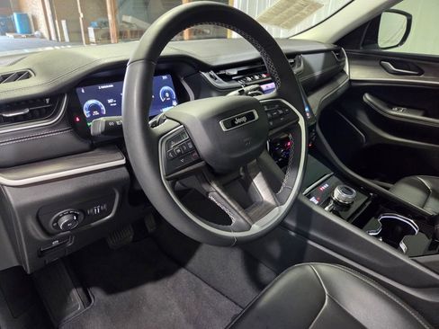 Certified 2023 Jeep Grand Cherokee Limited image 12