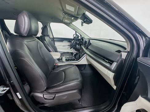 Used 2024 Kia Carnival LX image 31