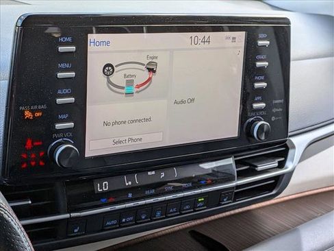 Used 2021 Toyota Sienna XLE image 15