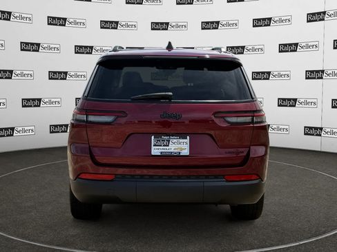 Used 2025 Jeep Grand Cherokee L Limited w/ Black Appearance Package RWD image 5