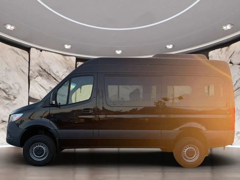 Used 2022 Mercedes-Benz Sprinter 2500 image 4