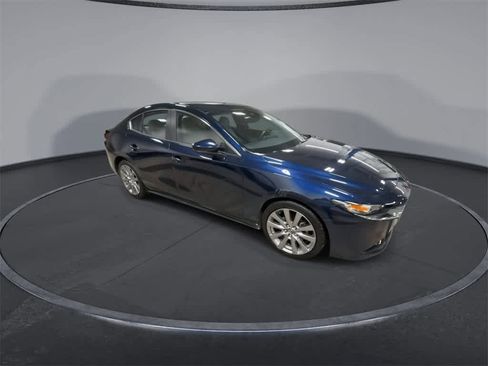 Used 2019 MAZDA MAZDA3 w/Preferred Pkg image 2