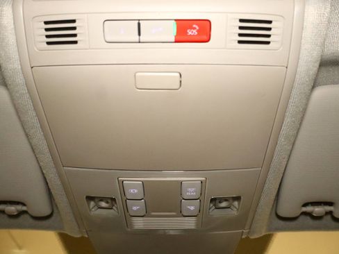 Used 2022 Volkswagen Tiguan SE image 39