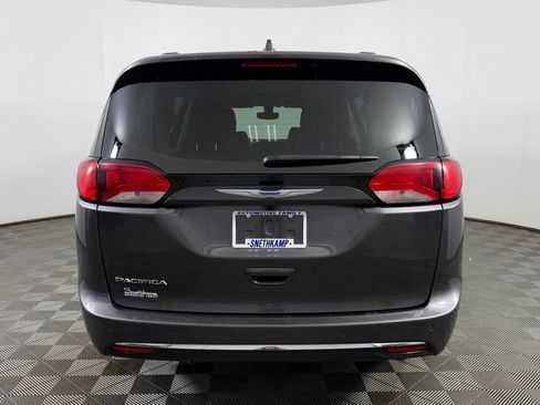 Used 2018 Chrysler Pacifica Touring-L w/ Premium Audio Group FWD image 7