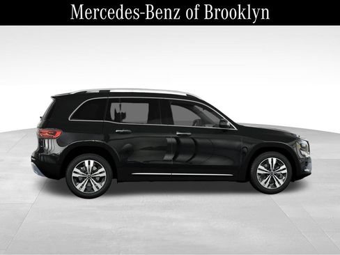 Used 2025 Mercedes-Benz GLB 250 4MATIC image 17