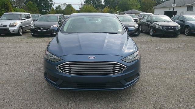 Used 2018 Ford Fusion SE w/ Fusion SE Technology Package FWD image 2