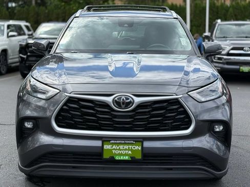 Used 2023 Toyota Highlander XLE AWD/4WD image 8