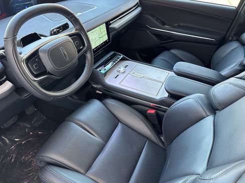 New 2025 Lincoln Navigator Reserve w/ Jet Appearance Package AWD/4WD image 8