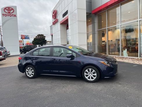 Used 2024 Toyota Corolla LE image 2