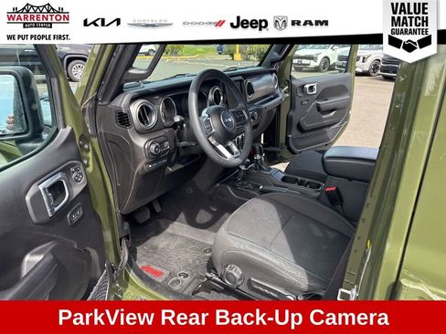 Used 2023 Jeep Wrangler Unlimited Rubicon 4xe w/ Cold Weather Group AWD/4WD image 13