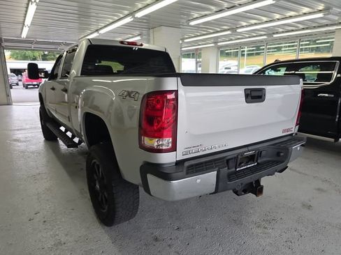 Used 2013 GMC Sierra 2500 SLE w/ SLE Preferred Package AWD/4WD image 3