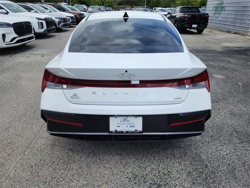 New 2025 Hyundai Elantra Limited image 4