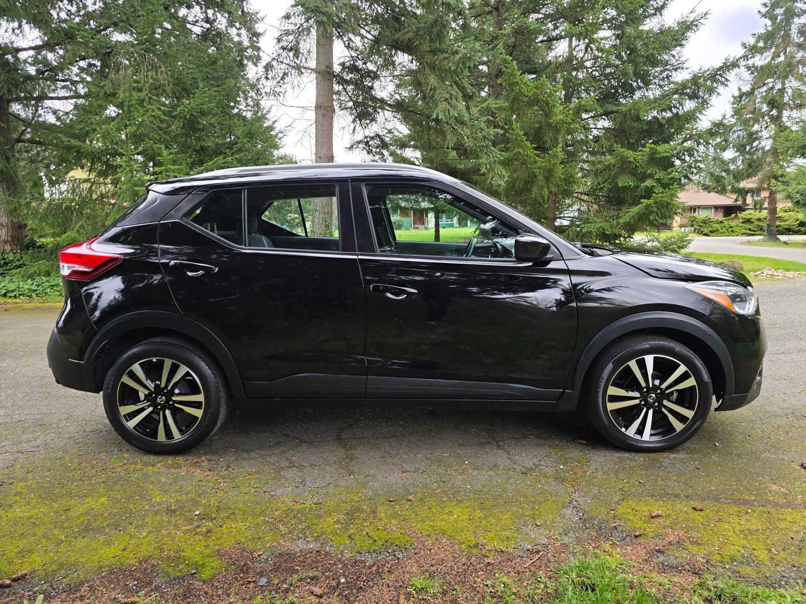 Used 2019 Nissan Kicks SV FWD image 6