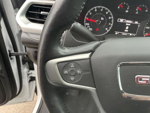 Used 2017 GMC Acadia SLE image 13