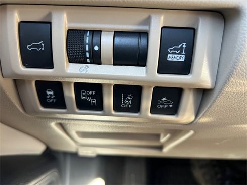 Used 2018 Subaru Outback 3.6R Limited image 26