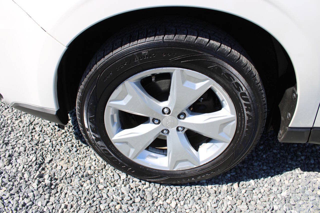 Used 2014 Subaru Forester 2.5i Premium w/ All-Weather Package AWD/4WD image 26