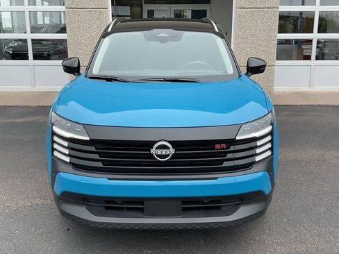 Used 2025 Nissan Kicks SR AWD/4WD image 2