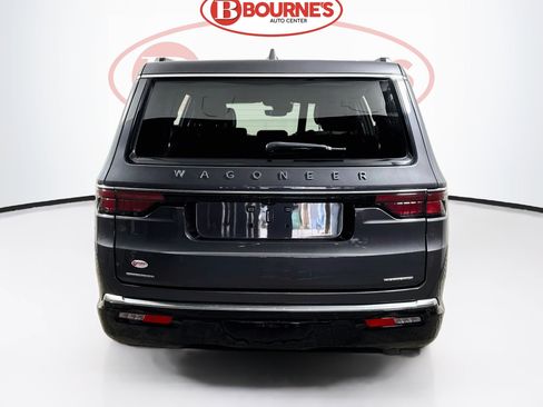 Used 2022 Jeep Wagoneer Series III w/ Premium Group I AWD/4WD image 11