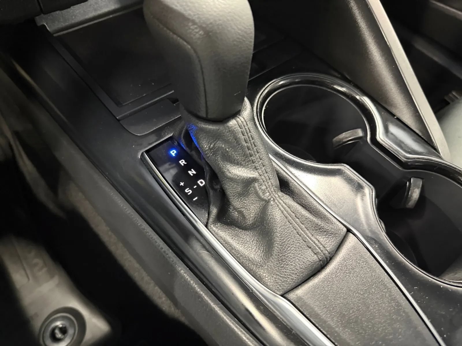 Used 2020 Toyota Camry LE FWD image 26