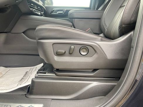 Used 2025 Chevrolet Tahoe High Country AWD/4WD image 20