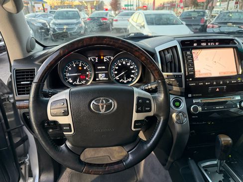 Used 2013 Toyota Land Cruiser image 17