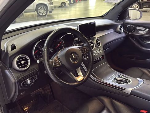 Used 2018 Mercedes-Benz GLC 300 4MATIC w/ Premium Package image 13