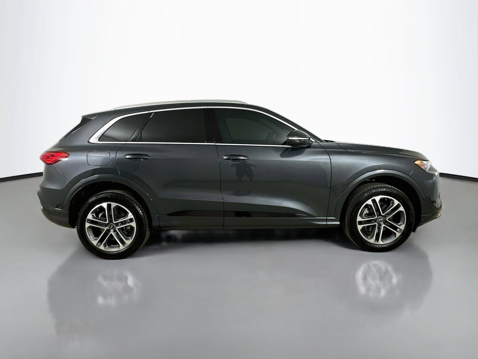Used 2025 Audi Q5 Premium w/ Convenience Package AWD/4WD image 4