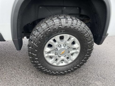 Used 2024 Chevrolet Silverado 2500 LT image 11