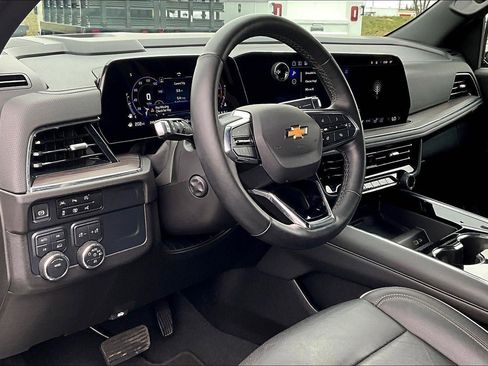 Used 2025 Chevrolet Suburban Premier image 14