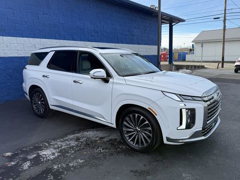 Used 2024 Hyundai Palisade Calligraphy image 3