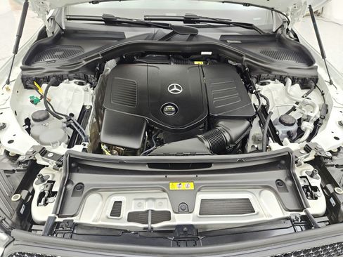 Used 2025 Mercedes-Benz GLC 350e 4MATIC image 24
