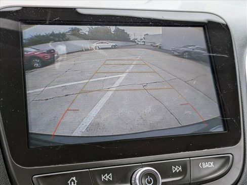 Used 2018 Chevrolet Equinox LT FWD image 14