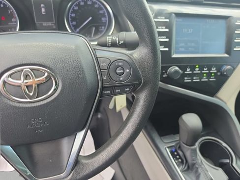 Used 2019 Toyota Camry LE FWD image 13