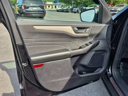 Used 2022 Ford Escape SE w/ SE Sport Appearance Package AWD/4WD image 11