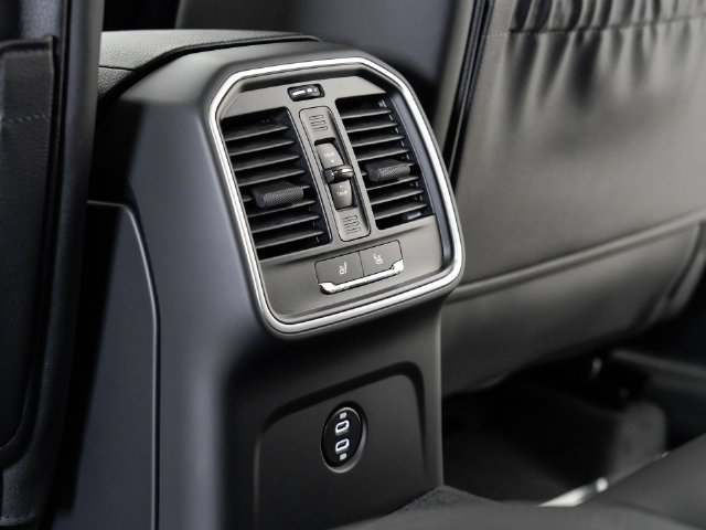 Certified 2026 Porsche Macan AWD/4WD image 25