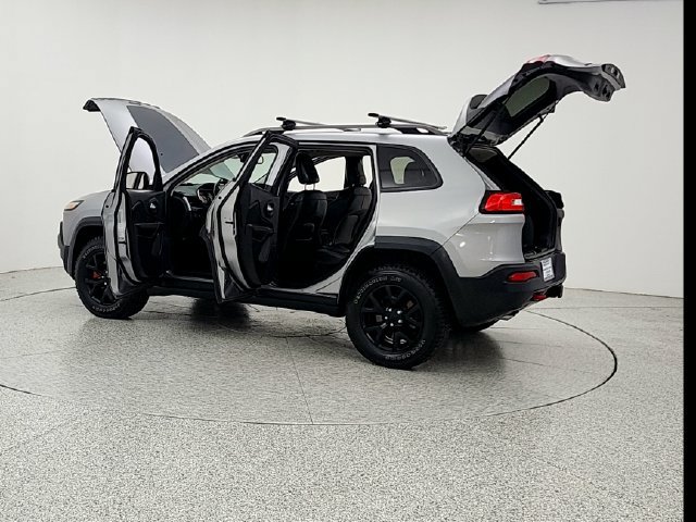 Used 2015 Jeep Cherokee Trailhawk w/ Cold Weather Group AWD/4WD image 12