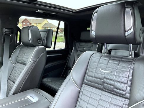 Certified 2025 Cadillac Escalade V w/ LPO, ONYX Package AWD/4WD image 17