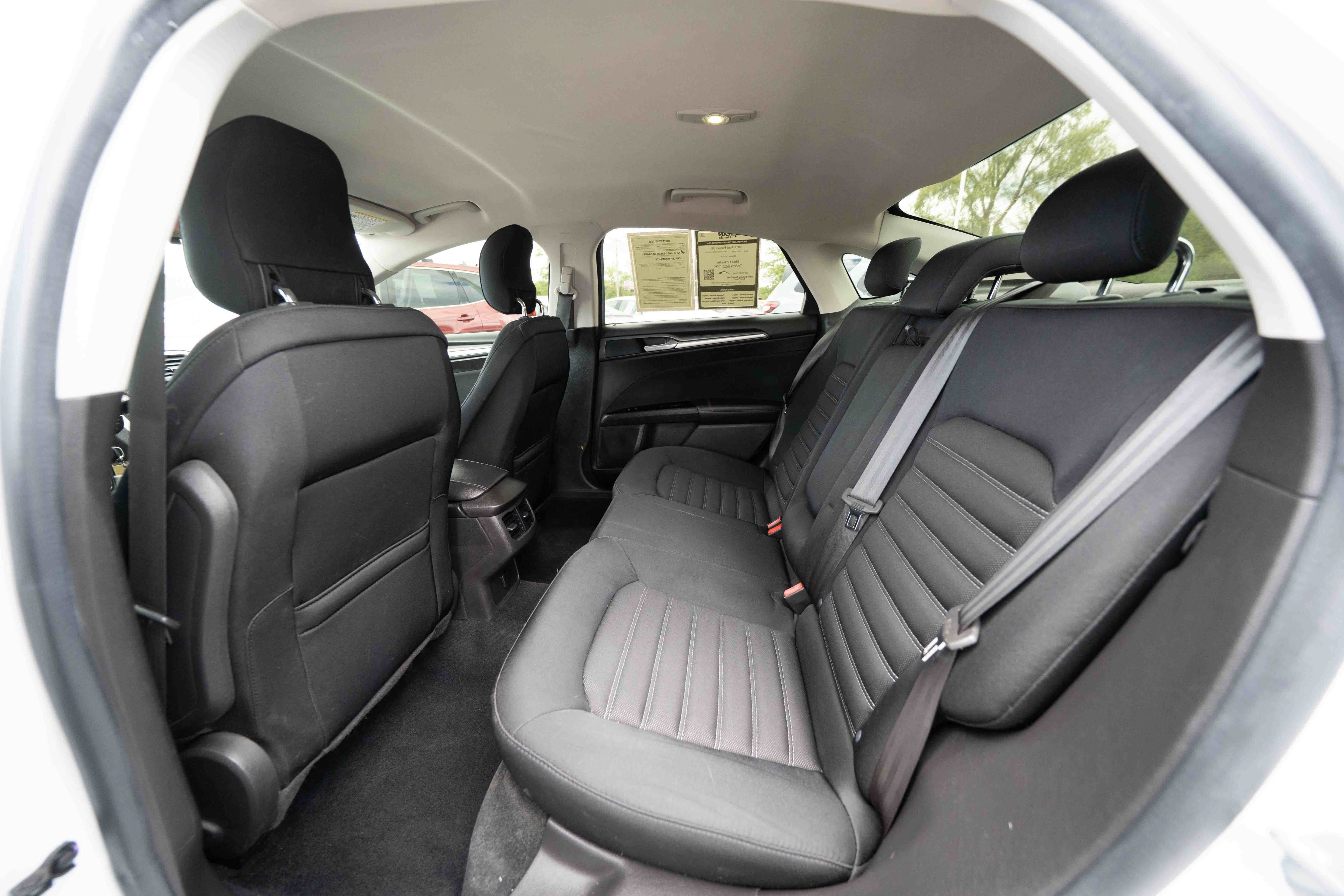 Used 2014 Ford Fusion SE FWD image 23